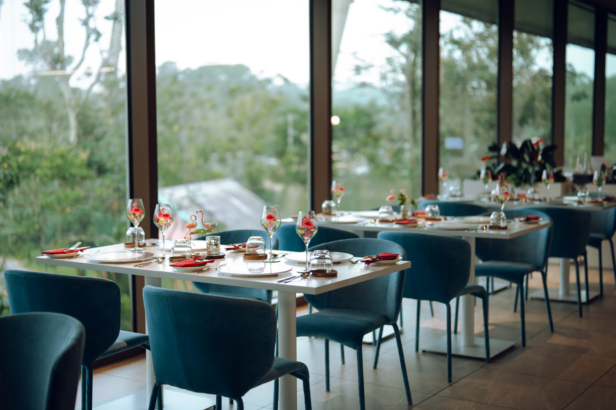 Bird Paradise, Crimson Restaurant
