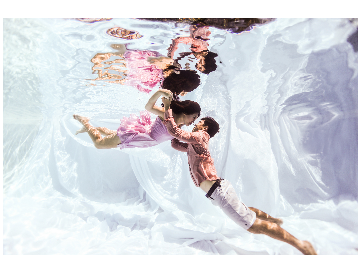 Underwater Pre-wedding photography