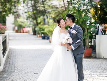 BLISSFUL DEALS: 4 Hours Pre-Wedding Photography @ $988 (u.p $1800)
