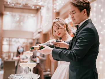 La Vie en Rose: Saturday Wedding Dinner Package