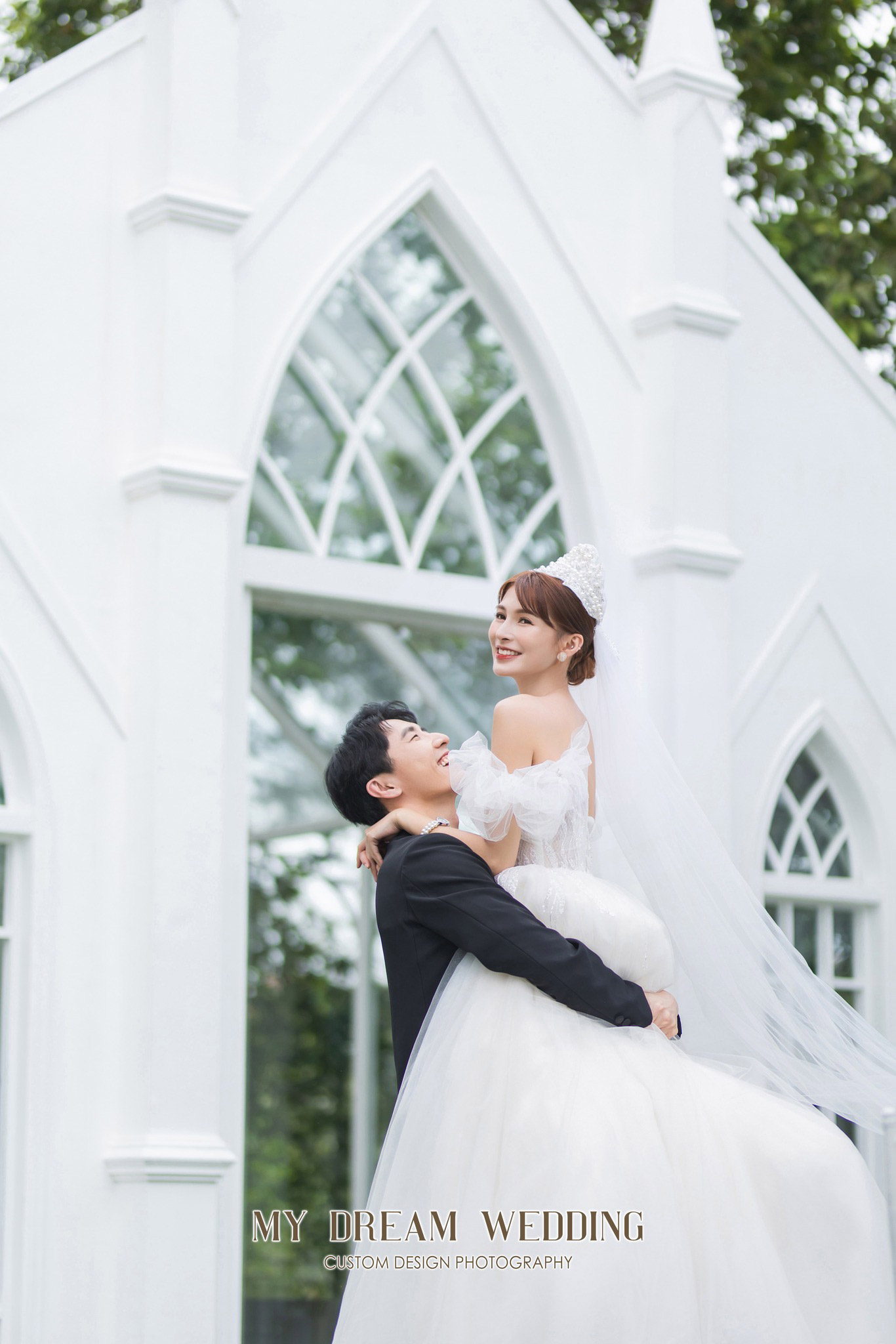 French Churchyard Pre-wedding Shoots